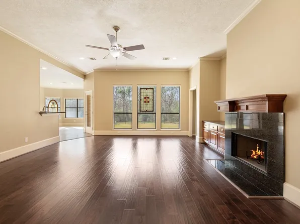 2717 Colony Village Dr, Bryan, TX 77808