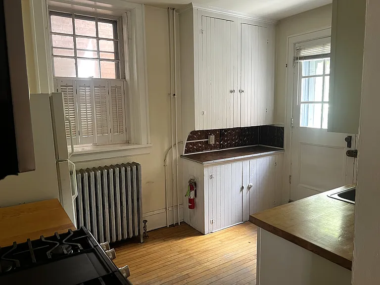 370 Maple St #D — Photo 9