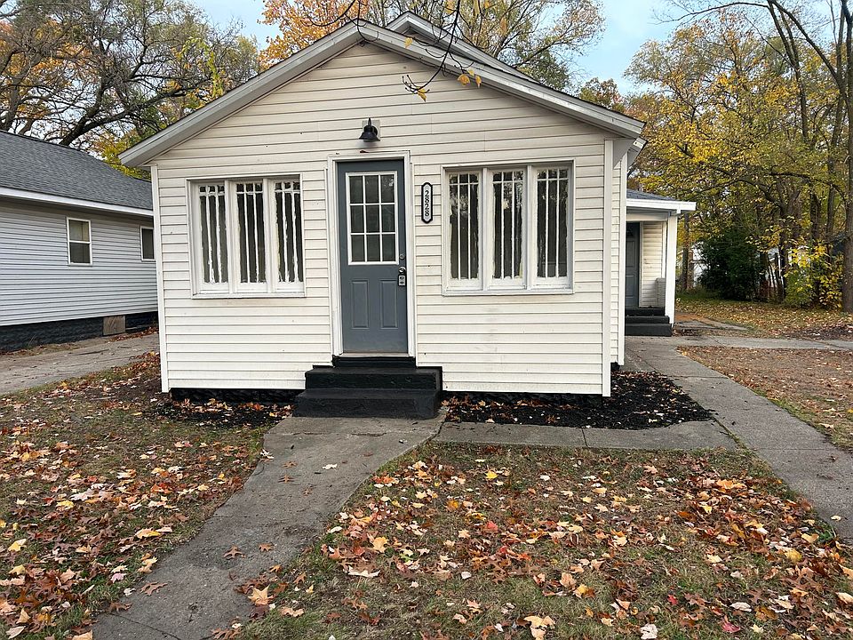 1st image of 2828 Leahy St