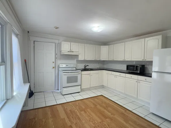 122A Quaker Path, Stony Brook, NY 11790