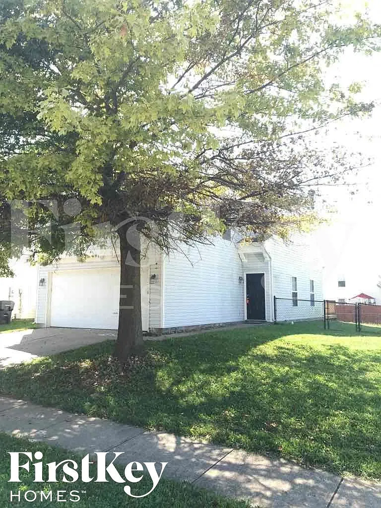 3 bed, 3.0 bath, 1742 sqft, $2,305 — Photo 1