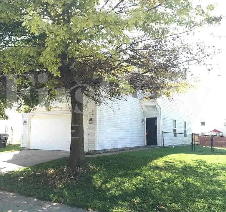 1132 Crescent Dr