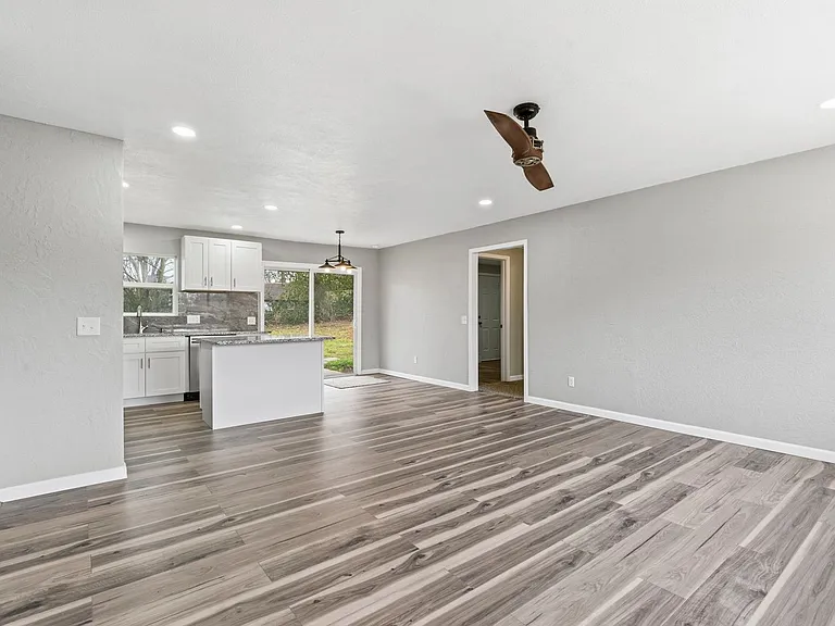 304 S Rice St — Photo 3