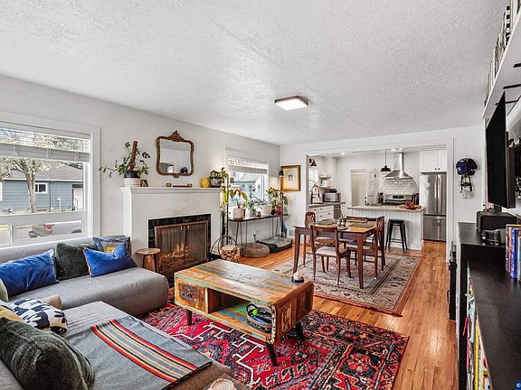 3rd image of 410 23rd St SE