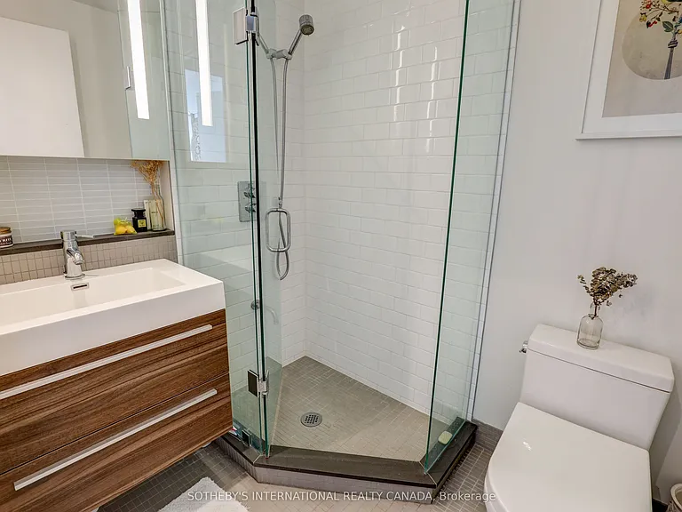 8 Dovercourt Rd #701 — Photo 5