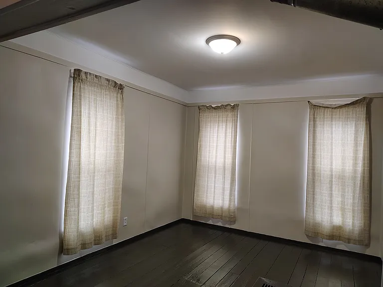 1209 Gillett St — Photo 3