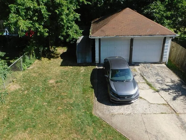 4370 Saint Lawrence Ave — Photo 2