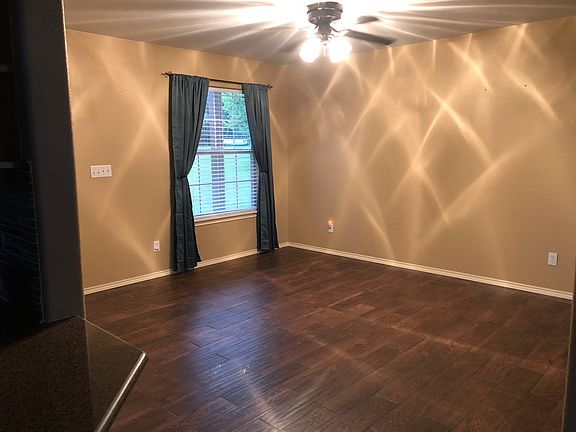 3rd image of 171 Glenvalley Cir