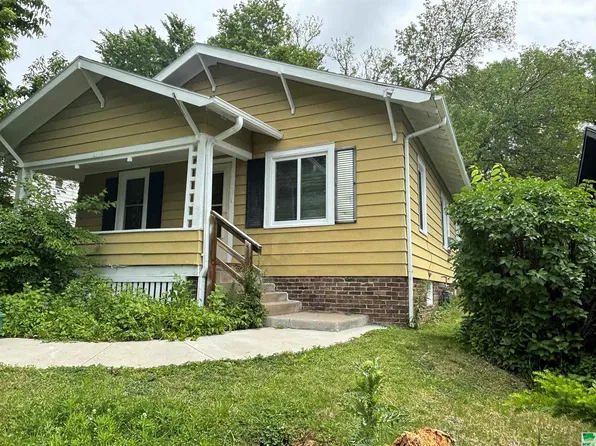 2734 Virginia St, Sioux City, IA 51104
