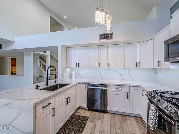 3rd image of 1653 N SAGUARO Street
