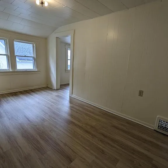 705 W Monroe St — Photo 13