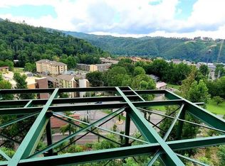 744 Widows Knob Rd, Gatlinburg, TN 37738