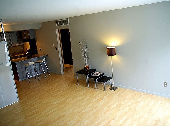 3rd image of 2575 Catalpa Dr APT 6