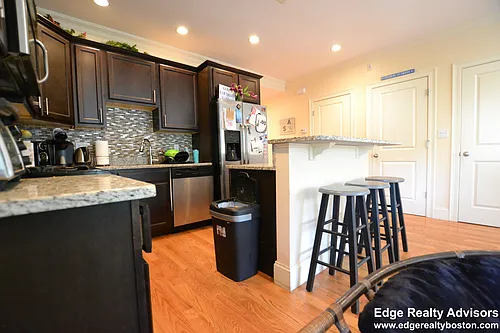 11 Sparhawk St Photo 1