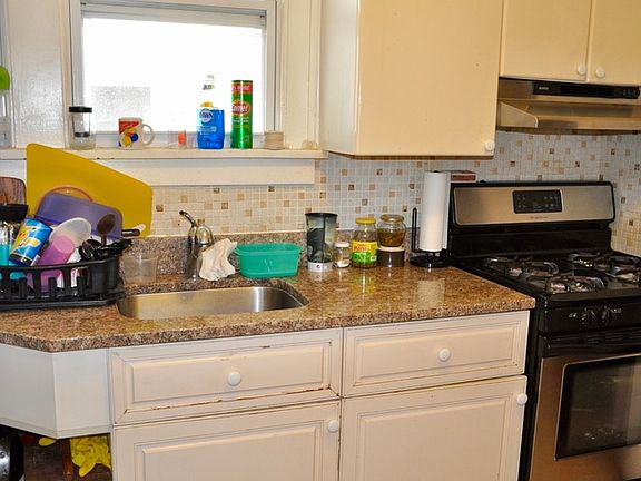 3rd image of 605 N Butrick St