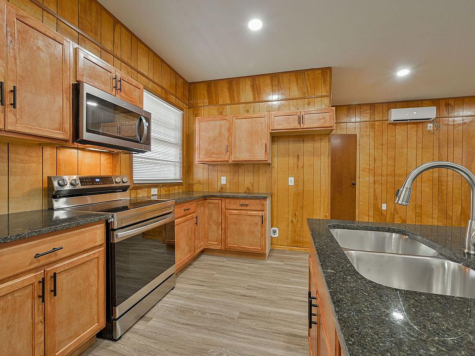1st image of 709 SE 10th St