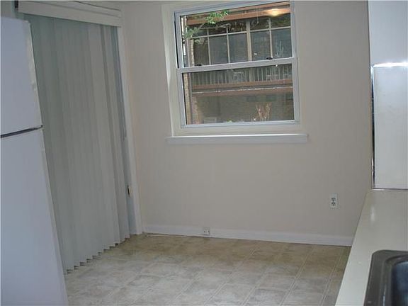 5th image of 2102 Heather Ct