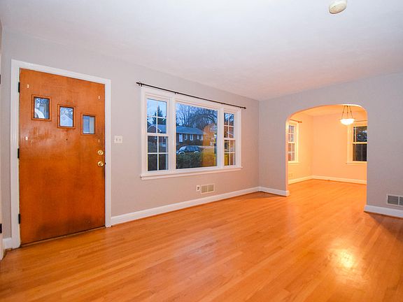 3rd image of 2734 Westhampton Ave SW