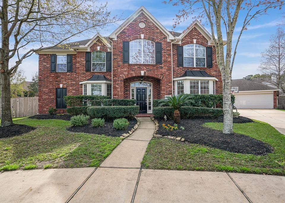 Welcome home to the master-planned community of Fairfield! This beautiful traditional home with classic red brick, bay windows, and shutters features lovely landscaping on a quiet cul-de-sac lot tucked away in the highly desirable Estates section and