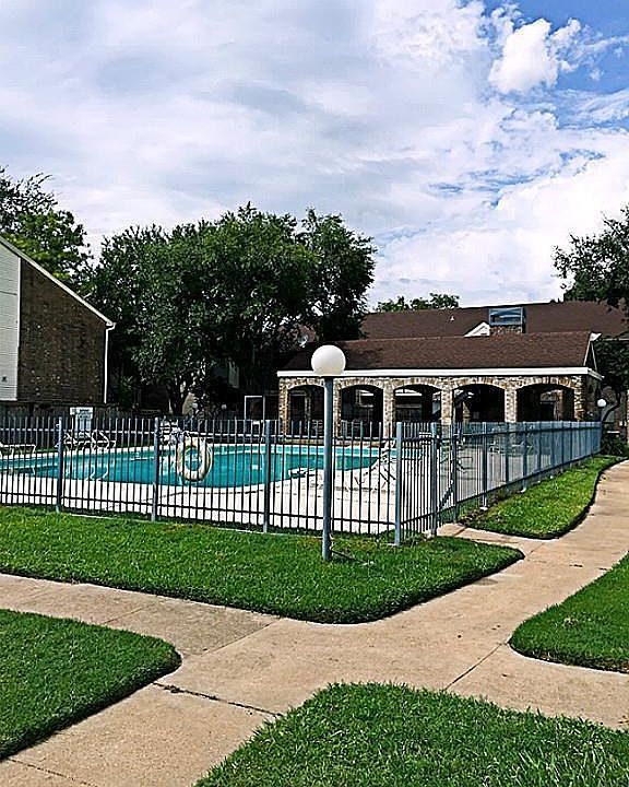 1st image of 3900 Woodchase Dr APT 80