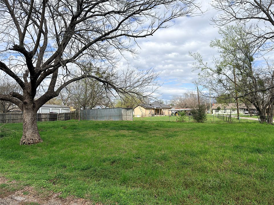 1st image of 604 SW 2nd St