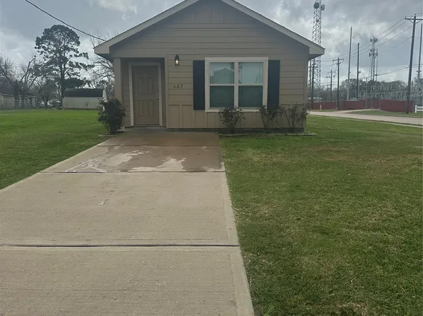 627 W Live Oak St, Angleton, TX 77515