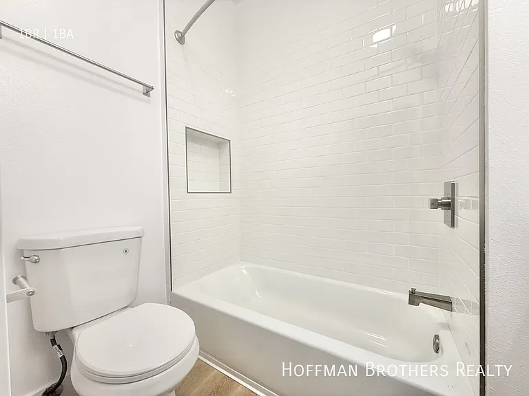 4888 Lexington Ave — Photo 3