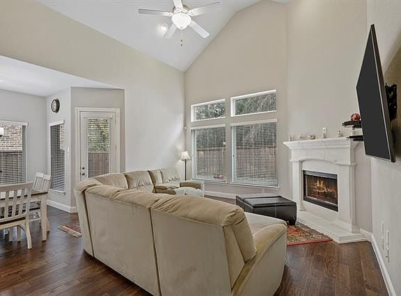 4th image of 802 Bandelier Ln