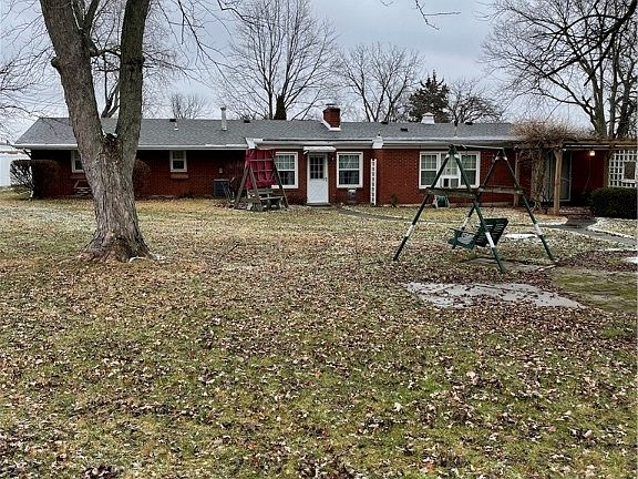 4th image of 1310 Greenview Dr E