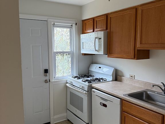5th image of 1041 Elm Rd