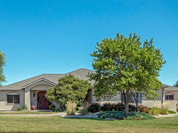 1516 Wyndham Heights Dr, Manhattan, KS 66503