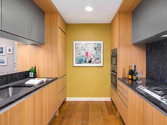 2nd image of 311 West Broadway
