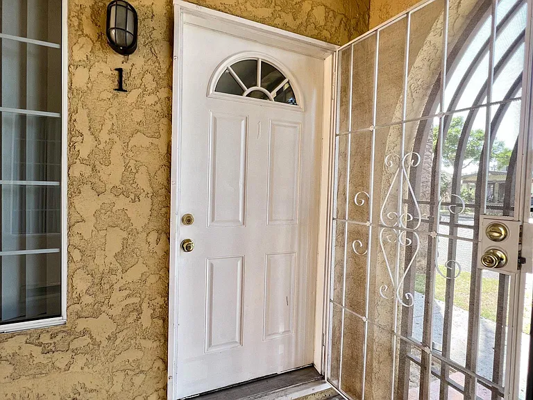 936 Olive Ave #1 — Photo 2