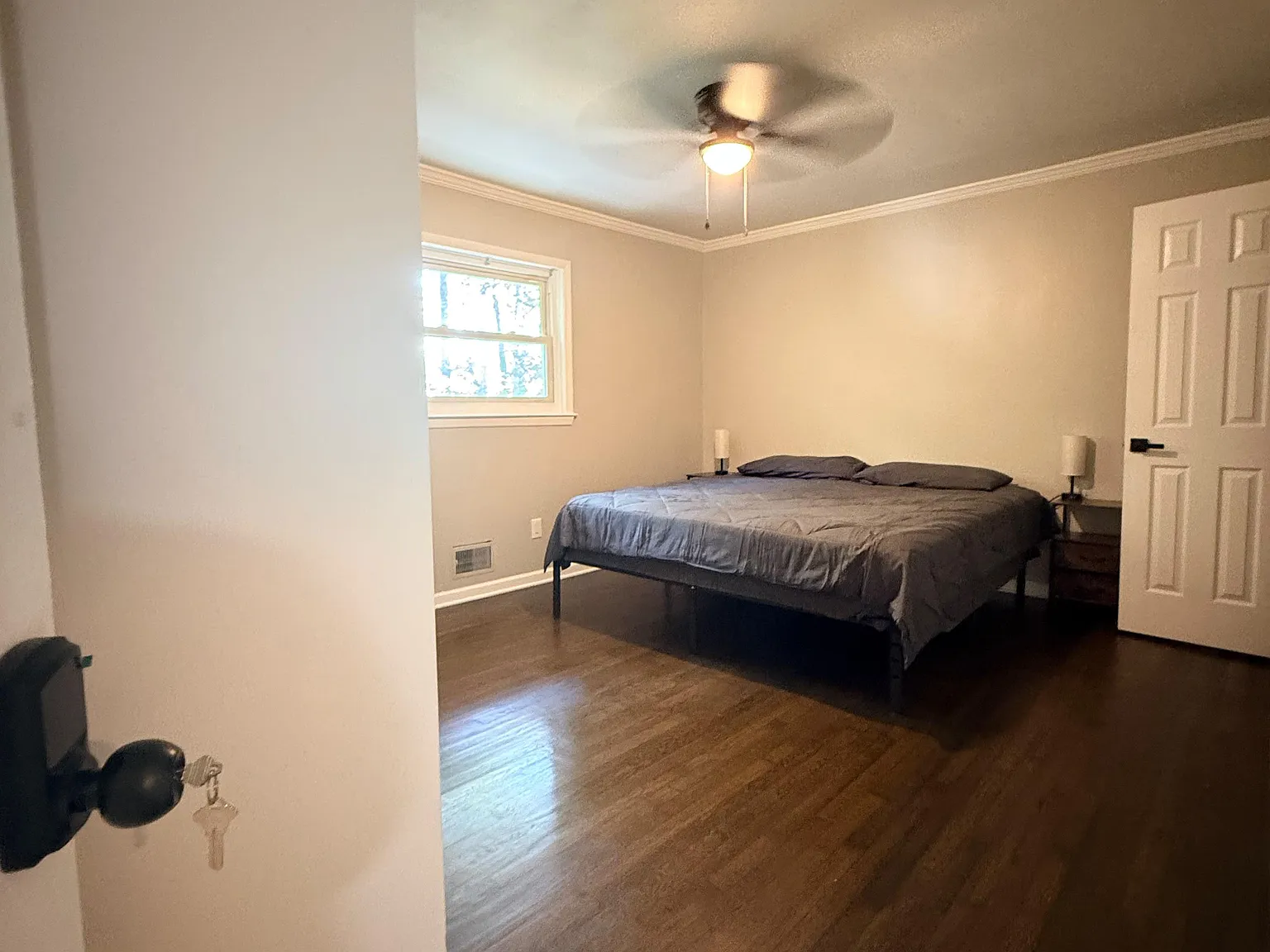 4 bed, 5.0 bath, 1710 sqft, $815 — Photo 1