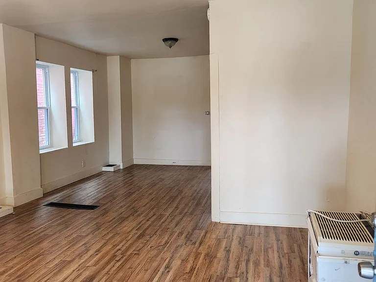 1017 S Duke St — Photo 2