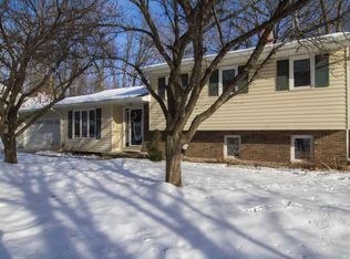 1431 Hazelwood Dr, Manitowoc, WI 54220