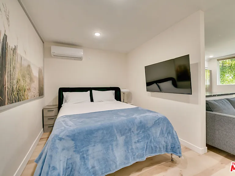 8761 Dorrington Ave #B — Photo 7