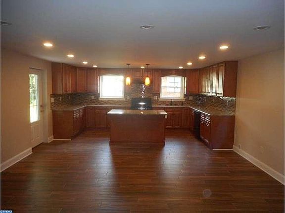 3rd image of 426 Milmont Ave