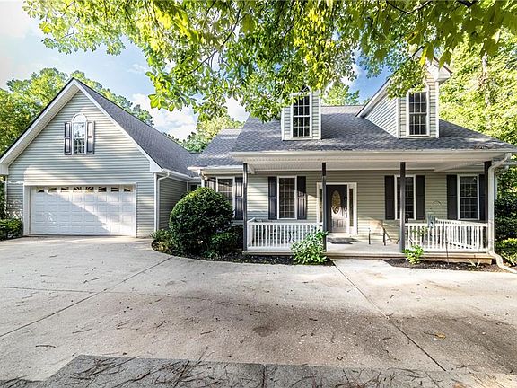 2nd image of 7822 Beachwood Dr