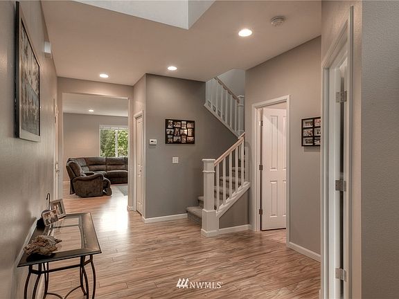 2nd image of 12923 116 Avenue Ct E