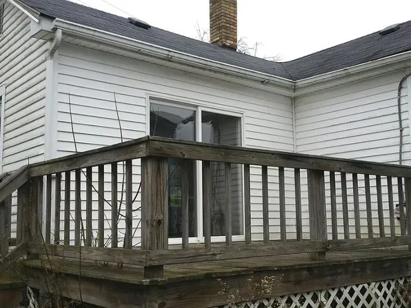 100 Dean St, Piney Fork, OH 43917