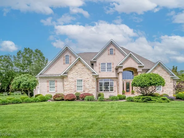 2341 Carrington St NW, North Canton, OH 44720