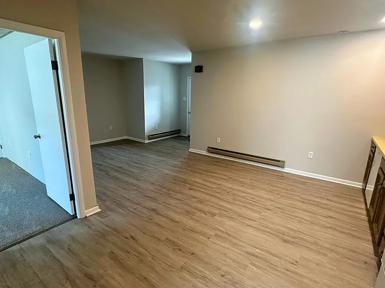 321 W Main St #B — Photo 12