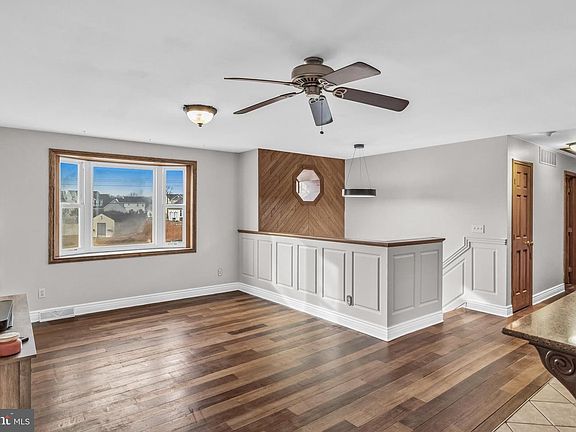5th image of 2386 Monroe Ave