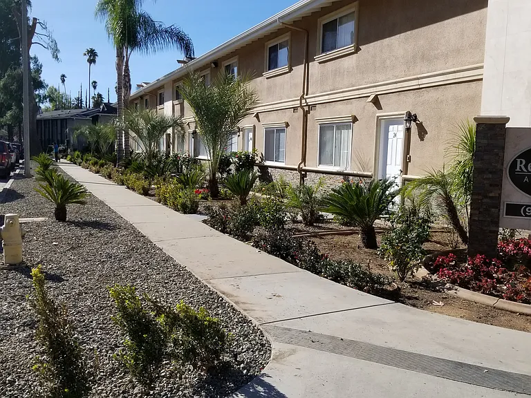 Redlands Pines Apartments — Photo 10