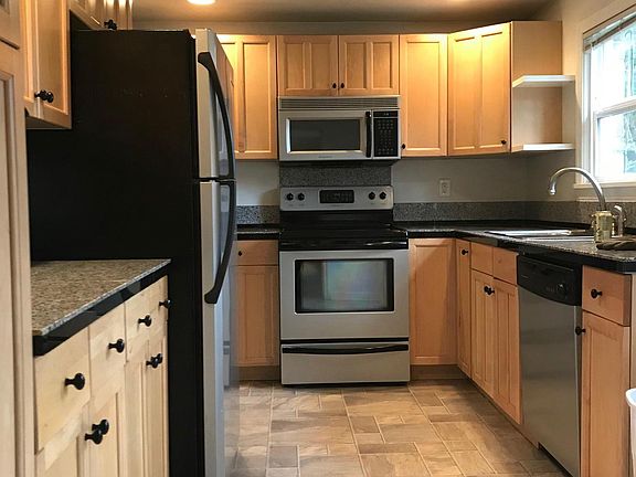 Updated kitchen - bright and clean. 