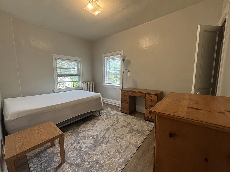 614 University Ave — Photo 12