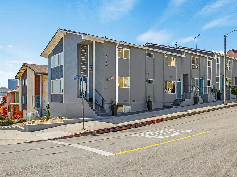 900 W College St — Photo 15