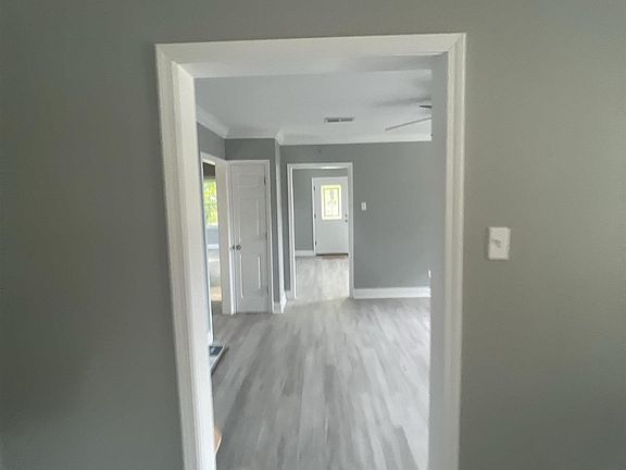 3rd image of 5520 Linden St