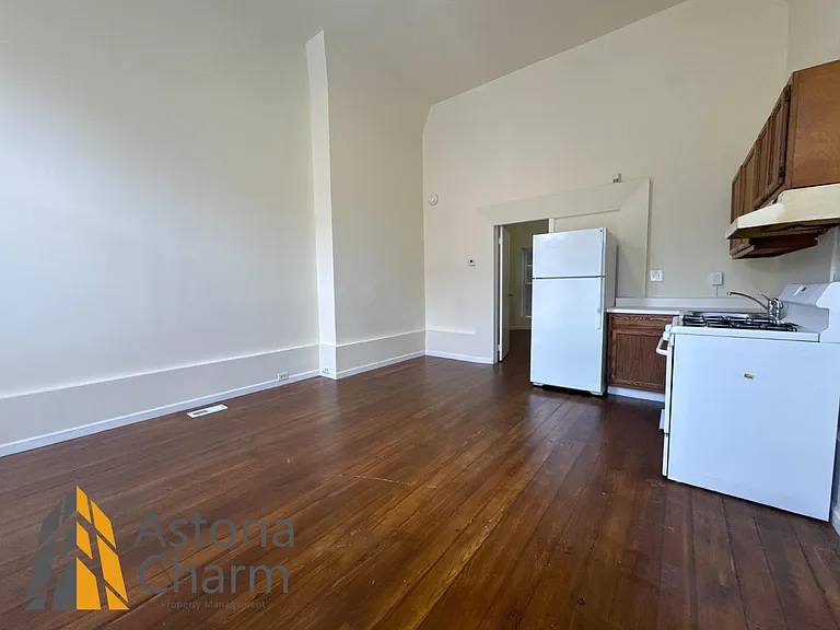 2102 Maryland Ave #1F — Photo 1